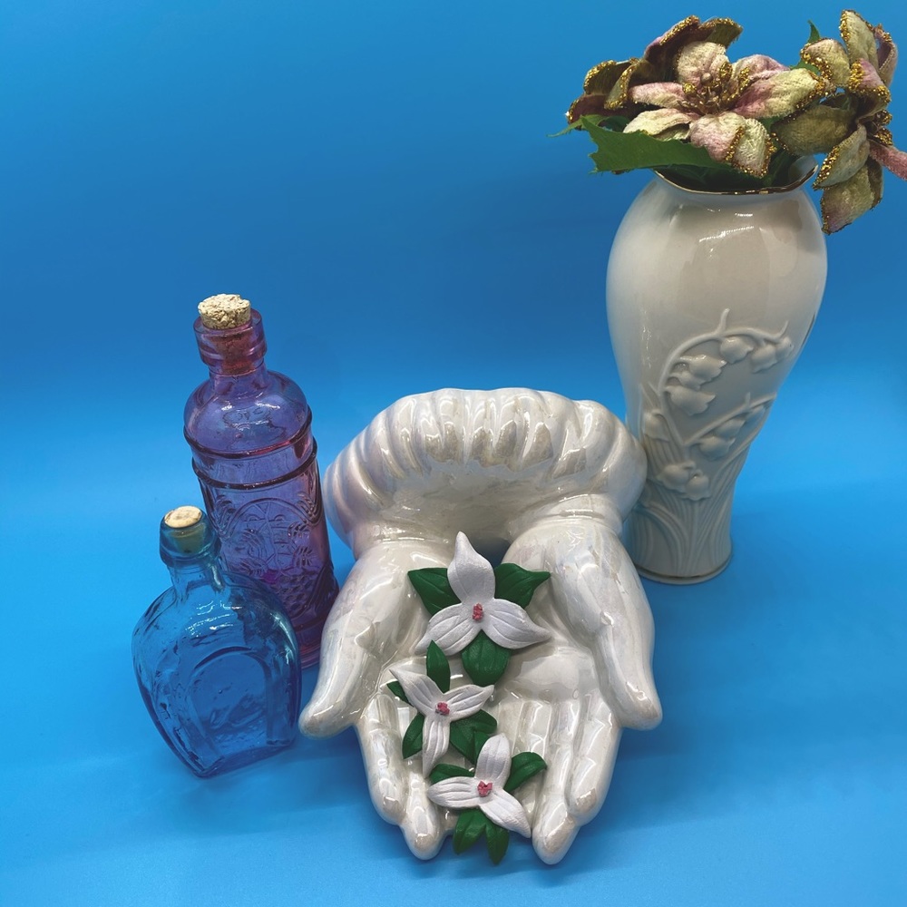 Vintage leather trillium Demi parure set